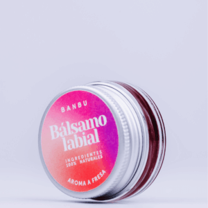 Marca: BANBU. Imagen: B_lsamo_labios_fresa_packaging.png. Bálsamo Labial ECO Aroma FRESA con color. 5ml.