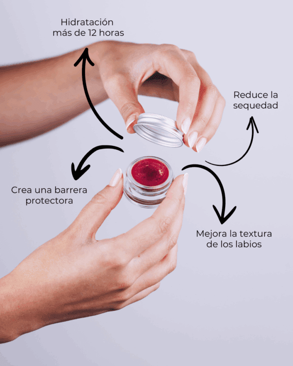 Marca: BANBU. Imagen: Balsamo_fresa_color_beneficios.png. Bálsamo Labial ECO Aroma FRESA con color. 5ml.