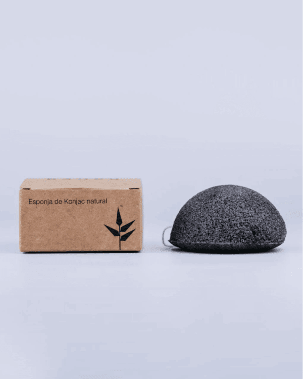 Marca: BANBU. Imagen: Esponja_facial_konjac_carbon_packaging.png. Esponja Konjac Facial Piel Grasa con Carbón