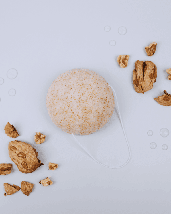 Marca: BANBU. Imagen: Esponja_facial_konjac_nuez.png. Esponja Konjac Facial Exfoliante con Nuez