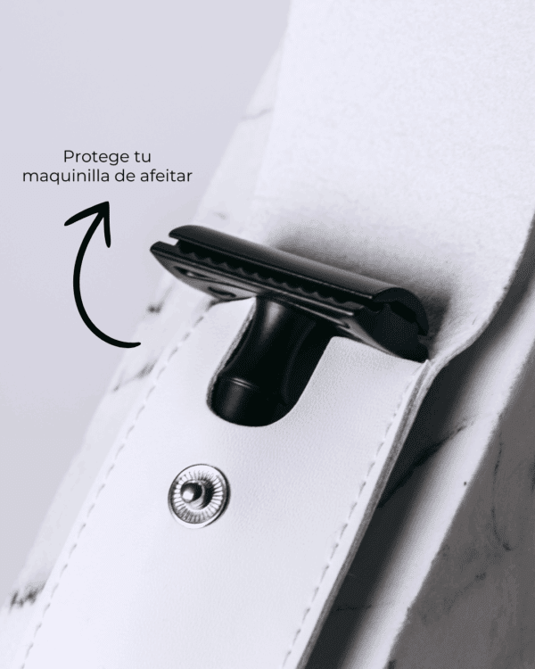 Marca: BANBU. Imagen: Funda_maquinilla_afeitar_blanca_beneficios.png. Funda Maquinilla de Afeitar Blanca