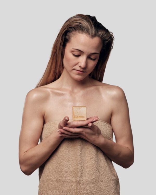 Marca: BANBU. Imagen: IMPULSE_jabon_de_ducha_solido_con_naranja.jpg. Jabón de Ducha Sólido ECO Cítrico IMPULSE. 100gr.