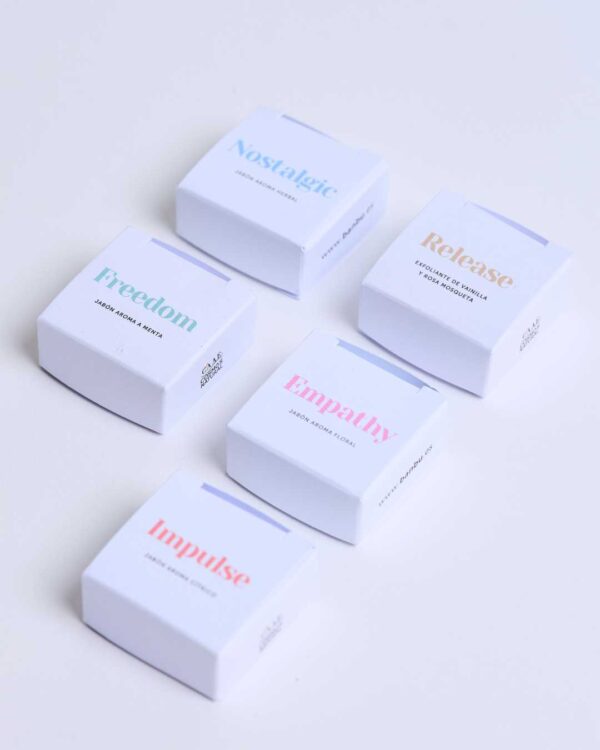 Marca: BANBU. Imagen: Mini_tallas_jabones_solidos_ducha_packaging.jpg. Pack Mini Tallas ECO - Basic Essential Jabones de Ducha Sólidos. 60gr. en total.
