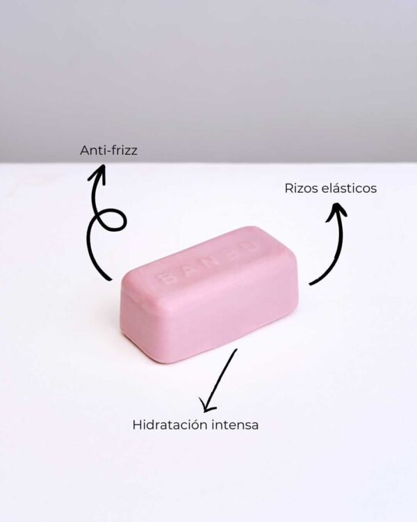Marca: BANBU. Imagen: Producto_Beneficios1_f0eb19e6-74de-45e8-808b-26f6bbf96a8b.jpg. Acondicionador Sólido ECO Cabello Rizado FRUIT. 50gr.