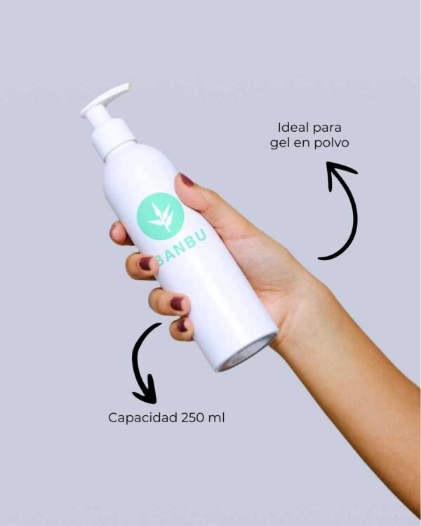 Marca: BANBU. Imagen: Producto_Beneficios2_ed8b886e-5cde-4e58-b28e-7018e9f0a5ac.jpg. Botella + 3 Geles de Ducha en Polvo ECO. Botella 250ml.