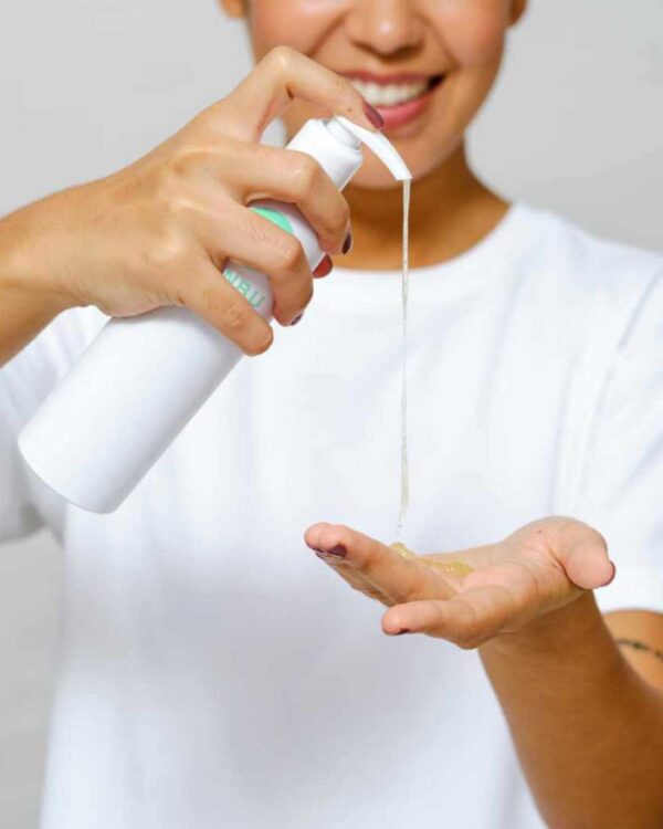 Marca: BANBU. Imagen: Producto_Modelo_dc8d0b7f-06c6-43d6-a5f8-f27b69b837eb.jpg. Botella para Gel en Polvo (ducha o peinado)