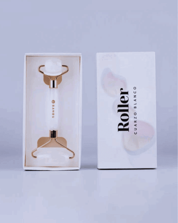 Marca: BANBU. Imagen: Roller_facial_cuarzo_blanco_packaging.png. Roller Facial de Cuarzo Blanco