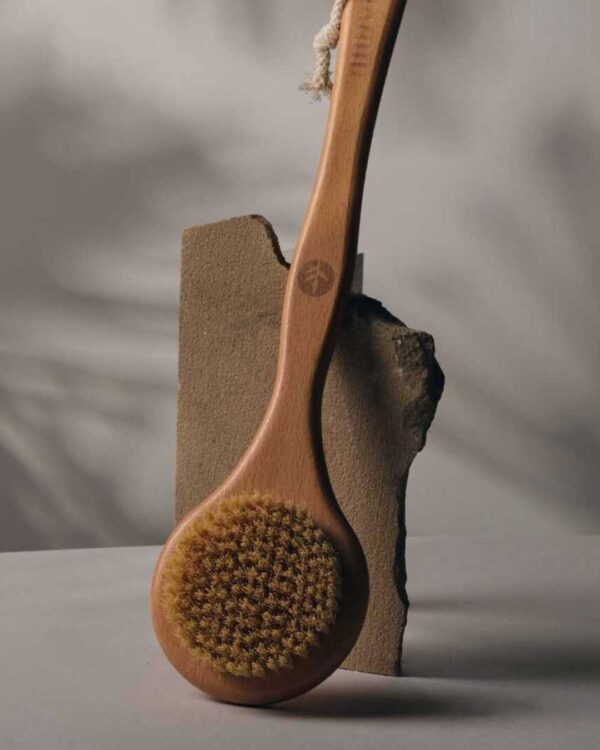 Marca: BANBU. Imagen: cepillo_madera_exfoliante_ecologico.jpg. Cepillo de Madera Exfoliante Bath Brush