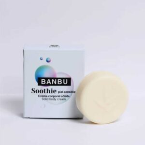 Marca: BANBU. Imagen: crema_corporal_soothie_packaging.jpg. Crema Corporal Sólida ECO Piel Sensible SOOTHIE. 50ml.