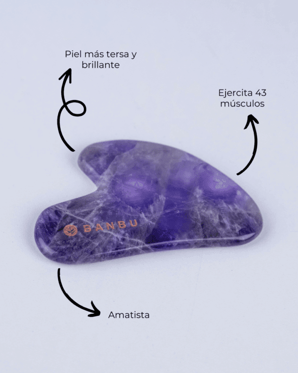 Marca: BANBU. Imagen: gua_sha_amatista_beneficios.png. Gua Sha de Amatista